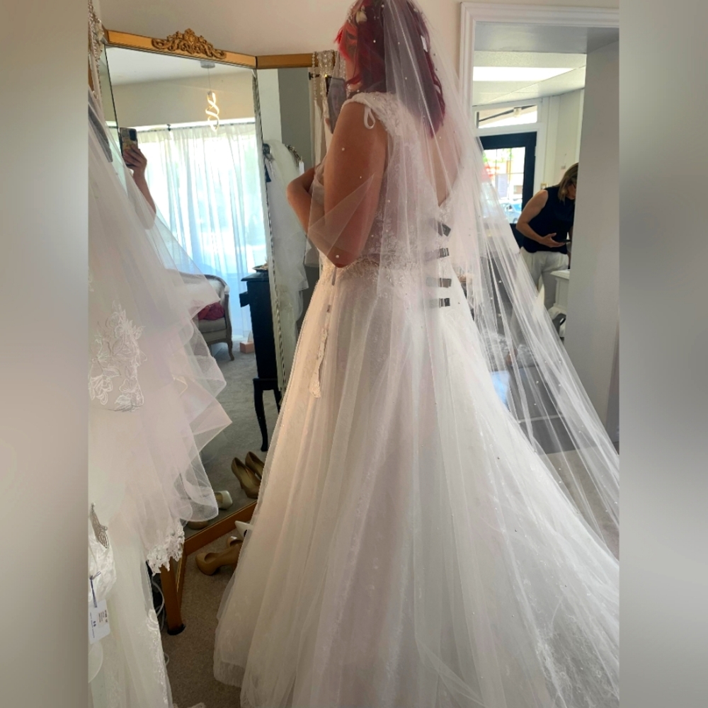 Brand New A-Line Wedding Gown, Size 16, Lace, Cap Sleeves, Delicate Sparkle
